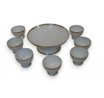 Ensemble de 7 bols et une coupe en porcelaine