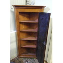  Armoire d'angle en noyer sur  Moinat SA  - Antiquités décoration