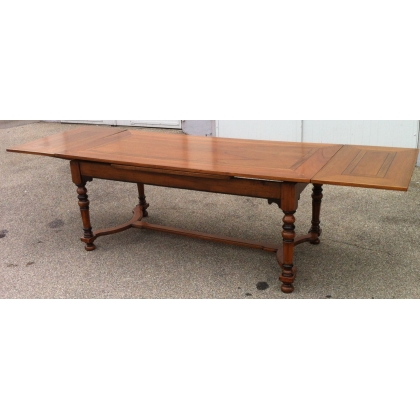  Table style Louis XIII en noyer sur  Moinat SA  - Antiquités décoration
