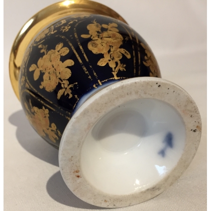 Pair of Empire-style cups and saucers by Moinat SA – Antiques and home décor