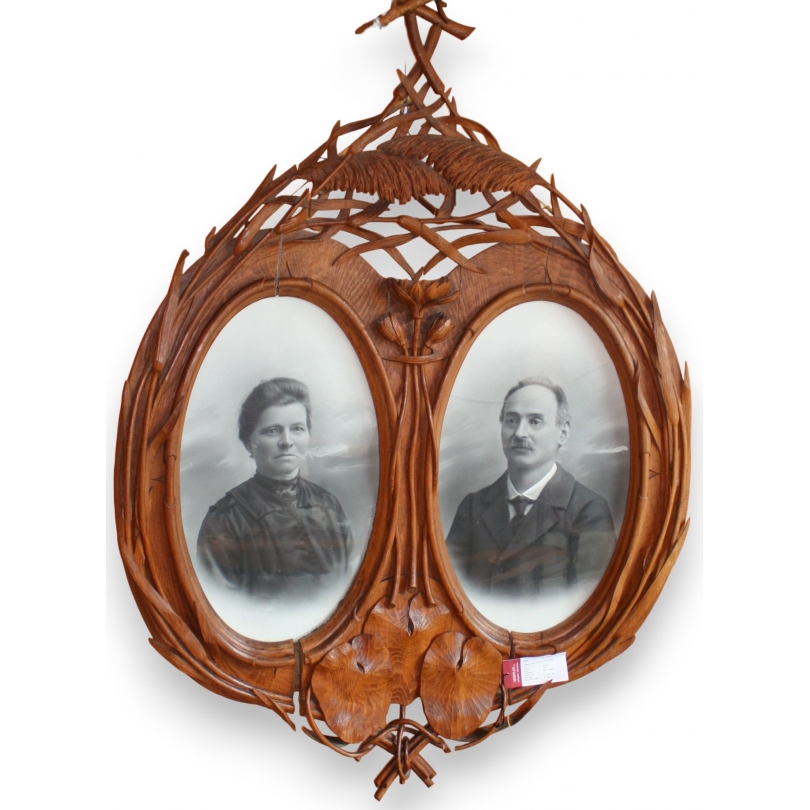  Tableau ovale "Portraits". sur  Moinat SA  - Antiquités décoration