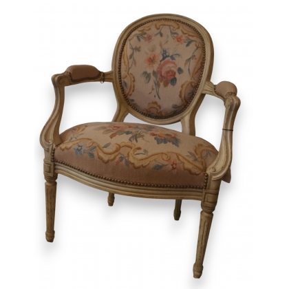 Fauteuil style Transition médaillon