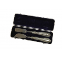 Coffret avec 2 services en métal