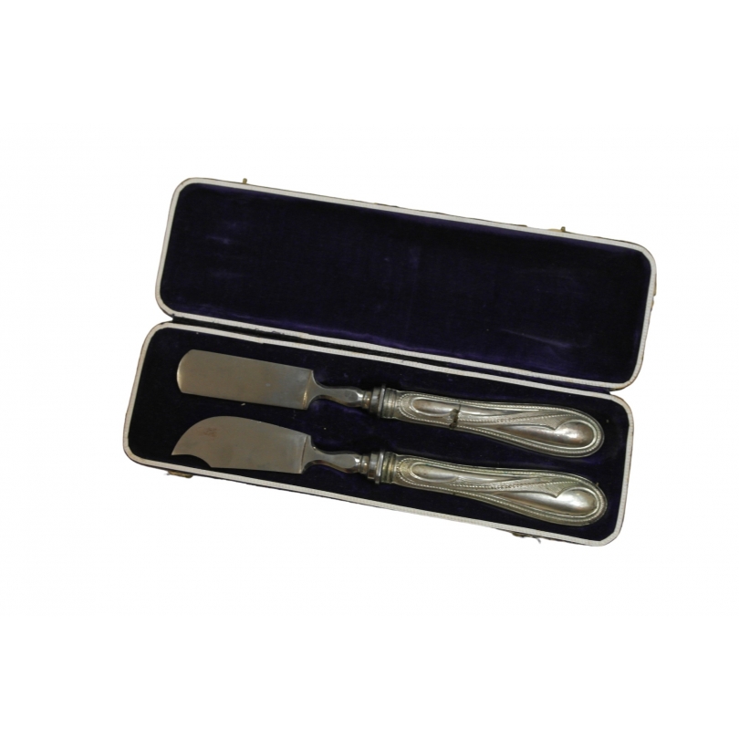 Coffret avec 2 services en métal