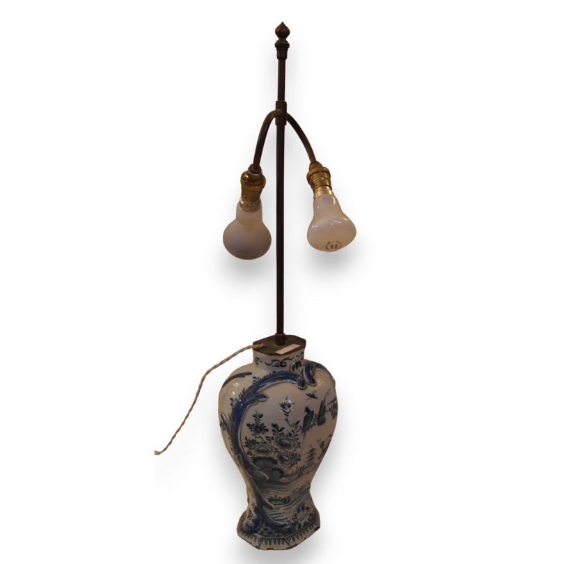 Lampe en faïence de Delft marquée AP