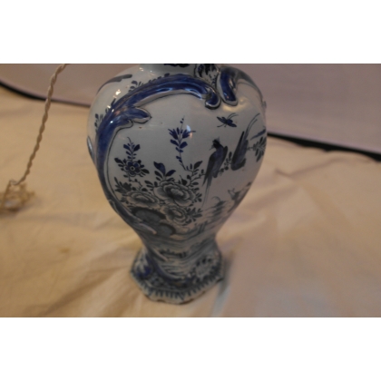 Lampe en faïence de Delft marquée AP sur  Moinat SA  - Antiquités décoration