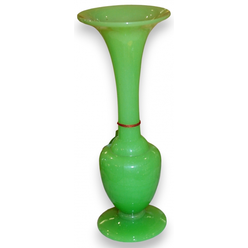 Vase soliflore en opaline verte