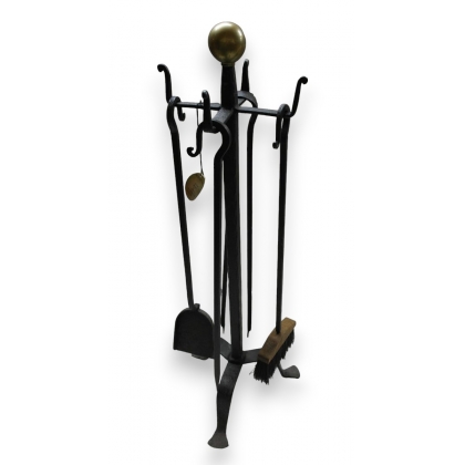  Set d'outils de cheminée en fer forgé sur  Moinat SA  - Antiquités décoration