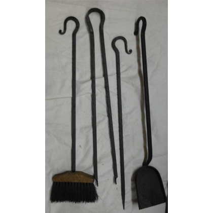  Set d'outils de cheminée en fer forgé sur  Moinat SA  - Antiquités décoration