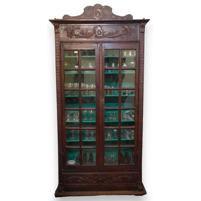  Vitrine en noyer, sculptée sur  Moinat SA  - Antiquités décoration
