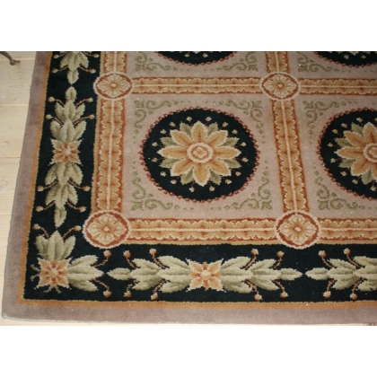 Semi-machine-woven rug, geometric patterns. at  Moinat SA  - Antiques and home décor
