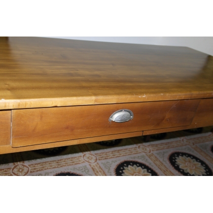  Table en tilleul - 1 tirroir sur  Moinat SA  - Antiquités décoration