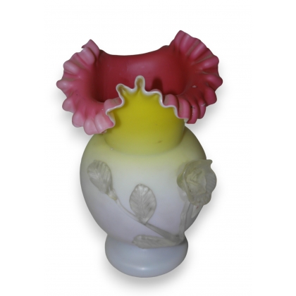 Vase en opaline rose, jaune et blanc