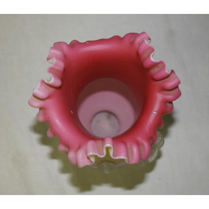  Vase en opaline rose, jaune et blanc sur  Moinat SA  - Antiquités décoration