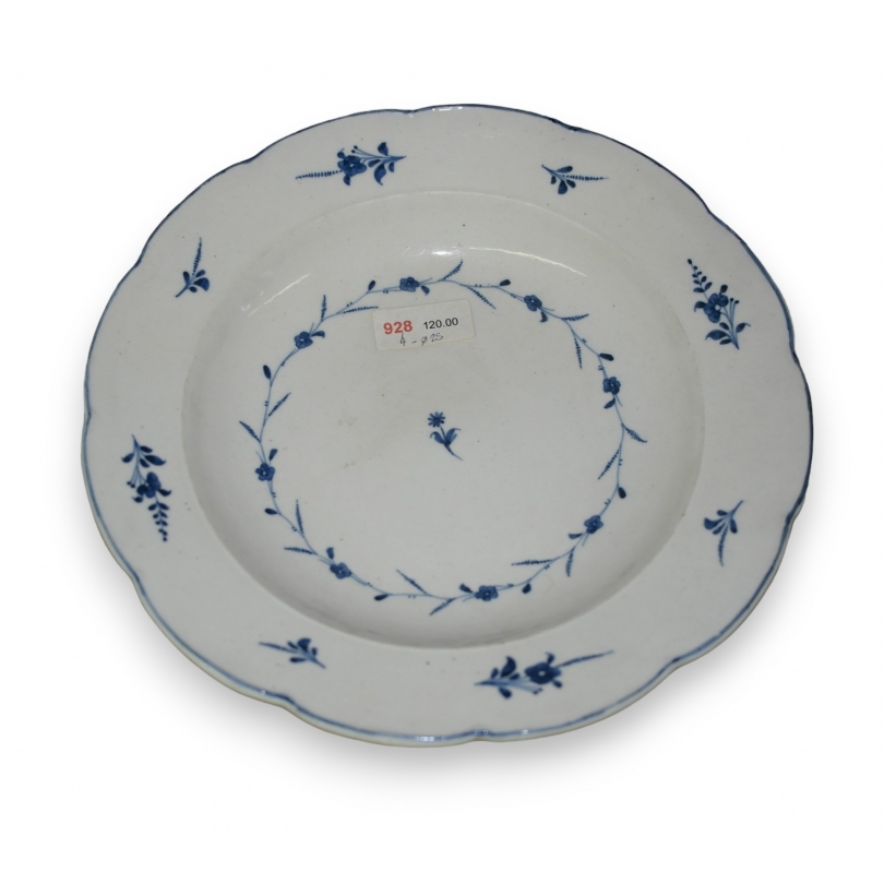 Assiette en faïence, décor bleu