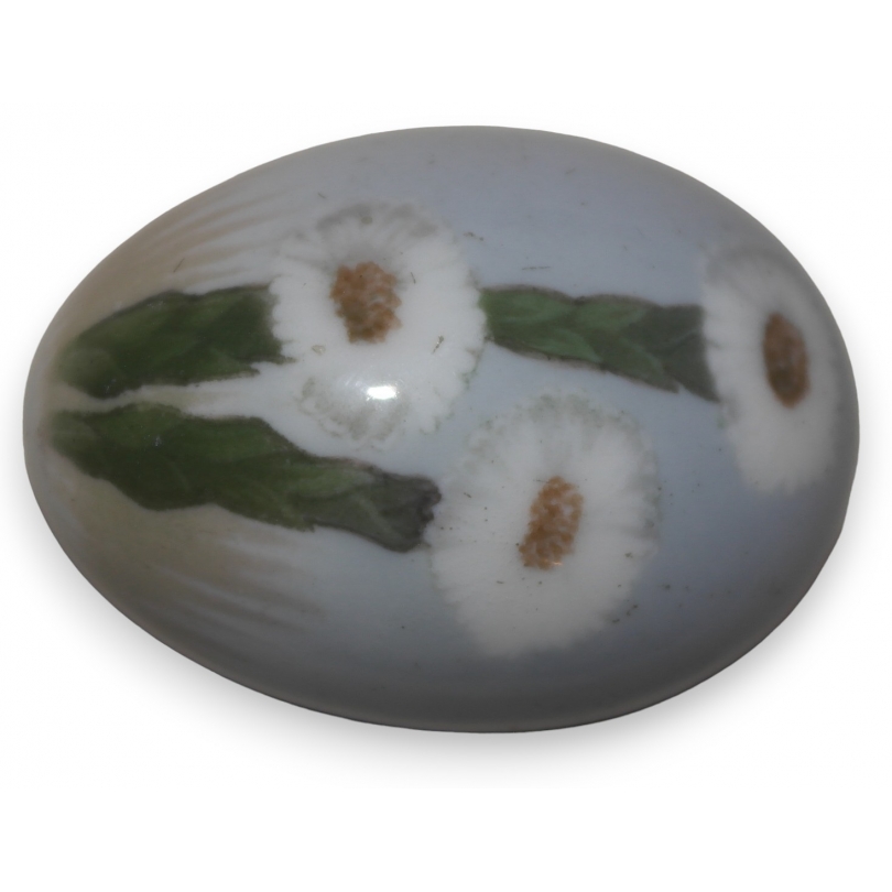 Porcelain egg by Royal Copenhagen at Moinat SA – Antiques and decorative items
