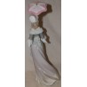  Femme à l'ombrelle en porcelaine de sur  Moinat SA  - Antiquités décoration
