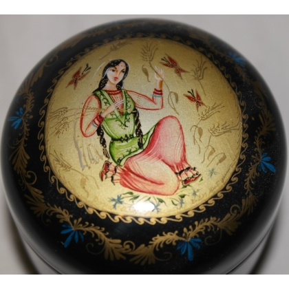 Boite en laque Russe \"Ruth\", signée