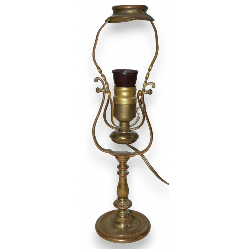 Metal lamp at  Moinat SA  - Antiques and home décor