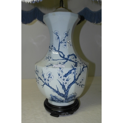 Chinese porcelain lamp at  Moinat SA  - Antiques and home décor