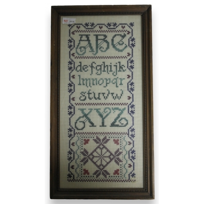  Tableau au point de croix "Alphabet" sur  Moinat SA  - Antiquités décoration