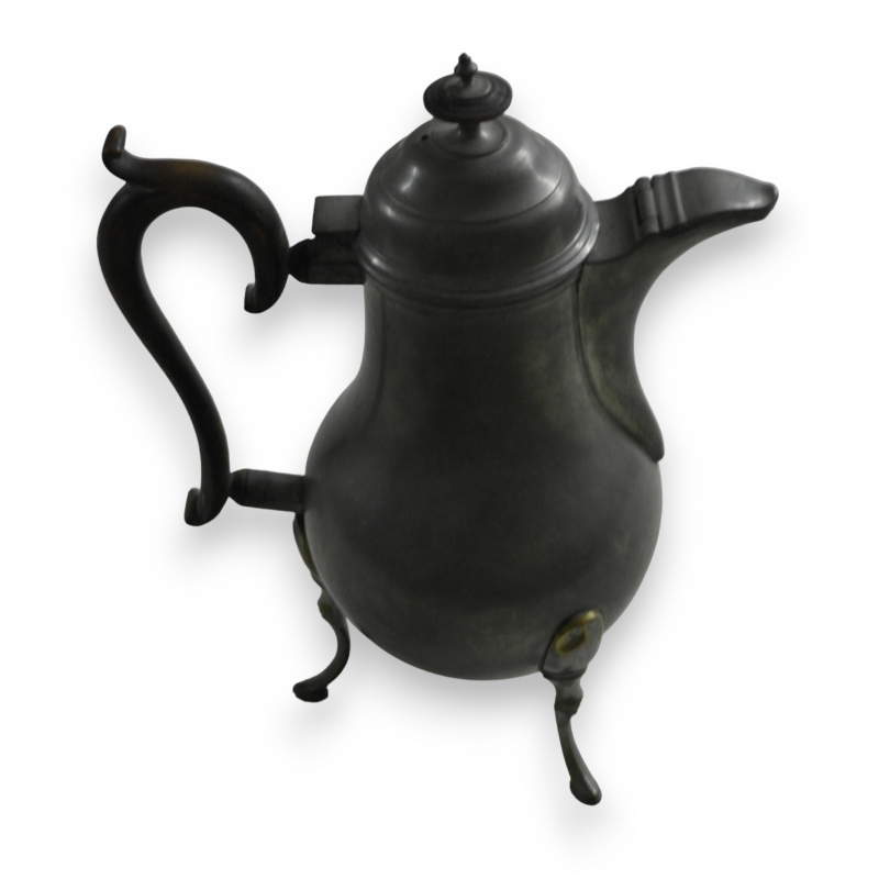 Cafetière en étain manche en bois