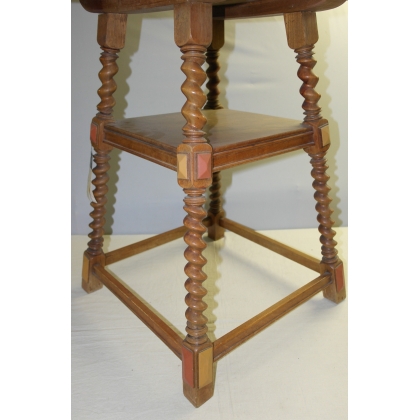  Petite table carrée sur  Moinat SA  - Antiquités décoration