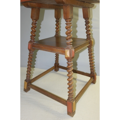  Petite table carrée sur  Moinat SA  - Antiquités décoration
