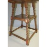 Petite table carrée sur  Moinat SA  - Antiquités décoration