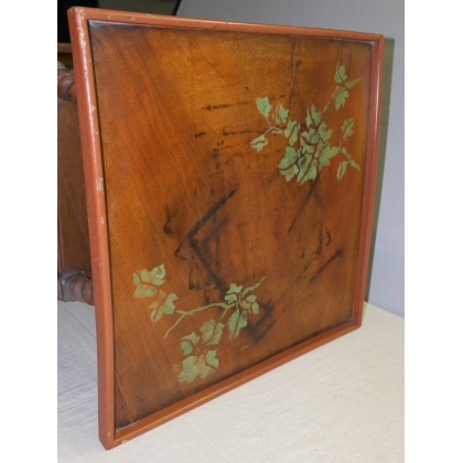  Petite table carrée sur  Moinat SA  - Antiquités décoration