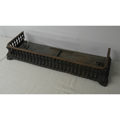  Grille de cheminée sur  Moinat SA  - Antiquités décoration
