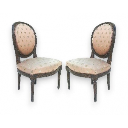 Paire de chaises Louis XVI médaillon.
