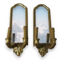 Paire d'appliques-miroirs en bois doré