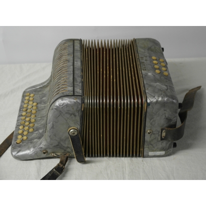  Accordéon Hohner (en l'état) sur  Moinat SA  - Antiquités décoration