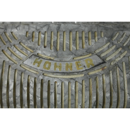  Accordéon Hohner (en l'état) sur  Moinat SA  - Antiquités décoration