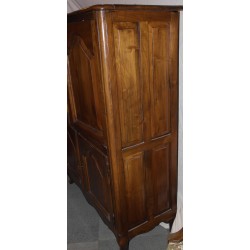  Armoire à 4 portes en noyer sur  Moinat SA  - Antiquités décoration