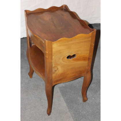 Chevet Louis XV bernois en noyer