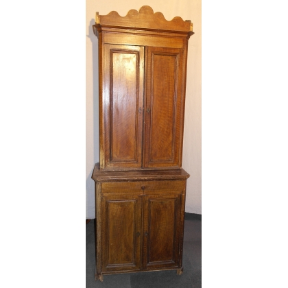  Buffet suisse en sapin sur  Moinat SA  - Antiquités décoration