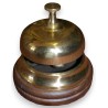 Clochette d\'hôtel en laiton avec base en bois
