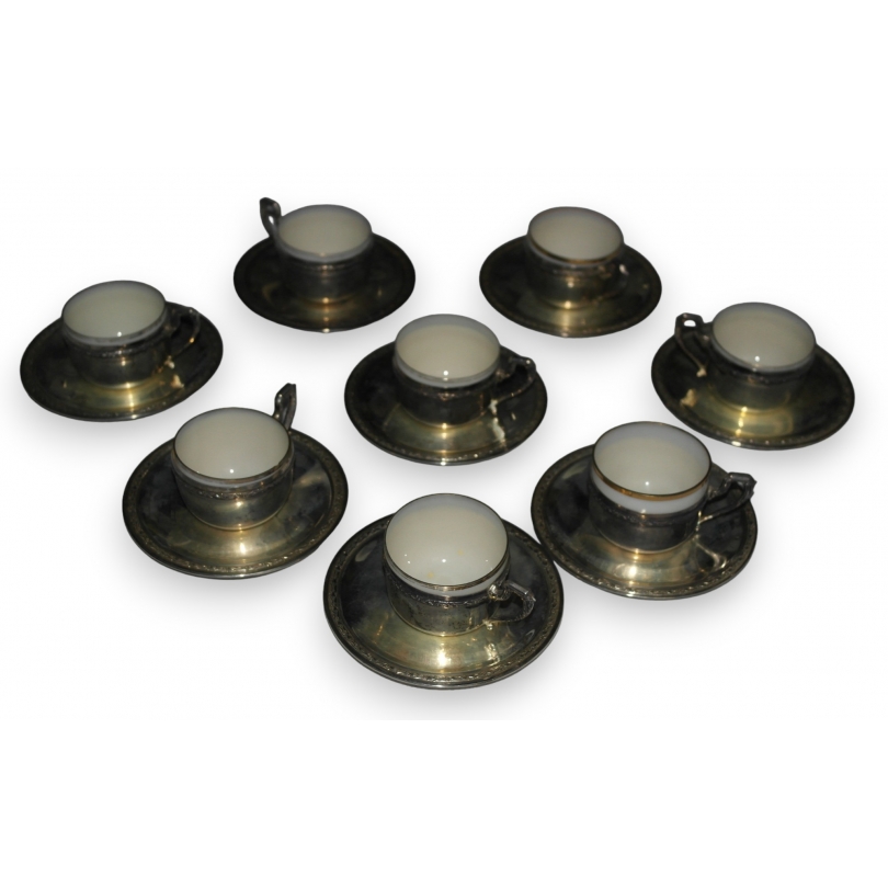 Série de 8 tasses et sous-tasses en