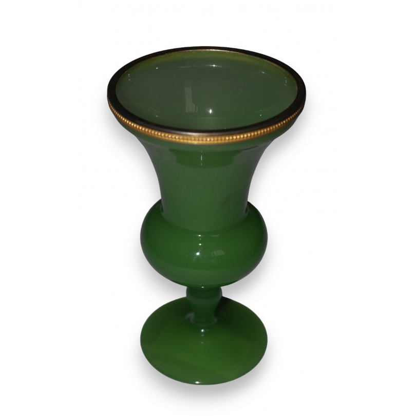 Vase en opaline verte