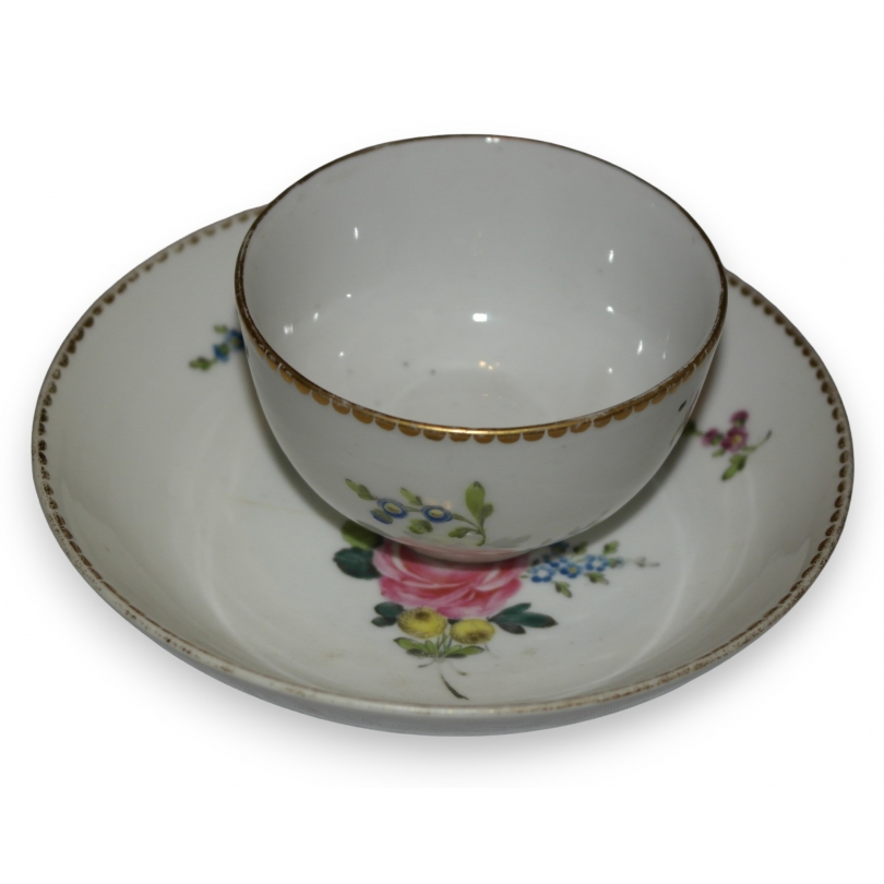 Saucer and decorative bowl with floral motif (hair) at  Moinat SA  - Antiques and home décor