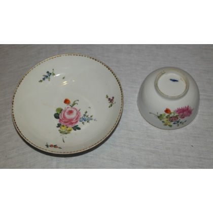 Saucer and decorative bowl with floral motif (hair) at  Moinat SA  - Antiques and home décor