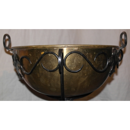Bassine en cuivre avec pied en fer forgé