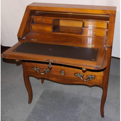 Louis XV-style ‘donkey’s back’ desk at Moinat SA – Antiques and home décor