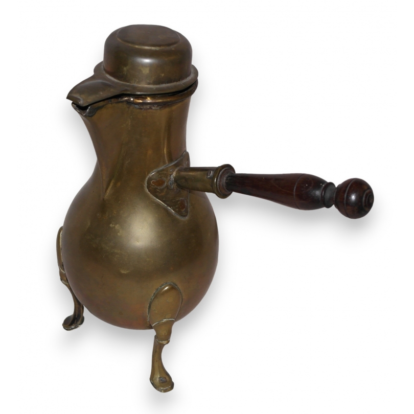 Cafetière en laiton à manche en bois