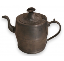 Théière en étain