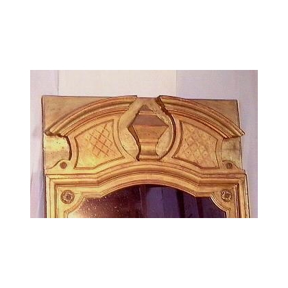 Espejo con frontón irregular. En  Moinat SA  - Antigüedades y decoración