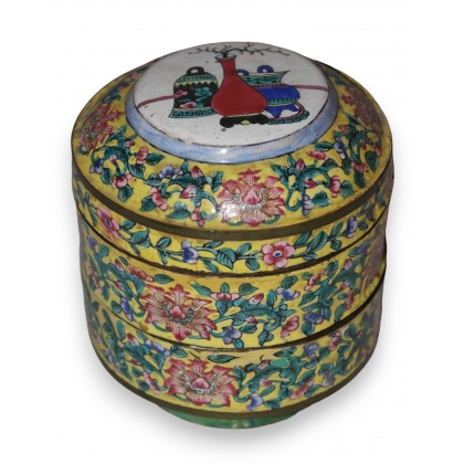 Petite boîte à trois étages émaillée