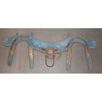 Yoke painted blue at  Moinat SA  - Antiques and home décor